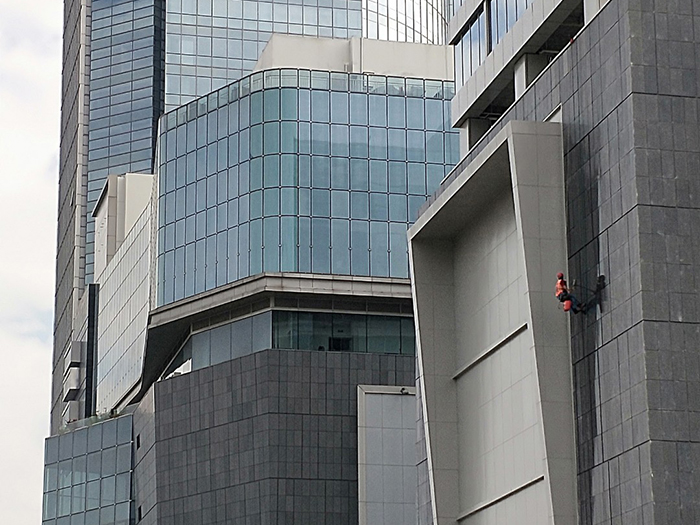 廣州外墻清洗-幕墻補(bǔ)漏前需要判斷漏水的原因